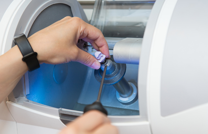 インレー・オンレー製作用ミリングマシン