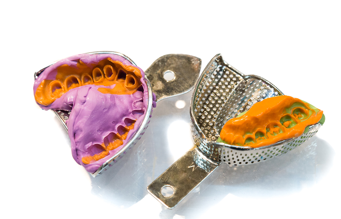 オーダーメイドで入れ歯を製作